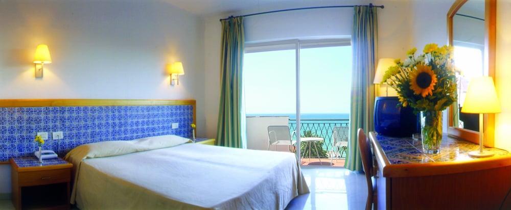 Hotel Moresco Диано-Марина Экстерьер фото