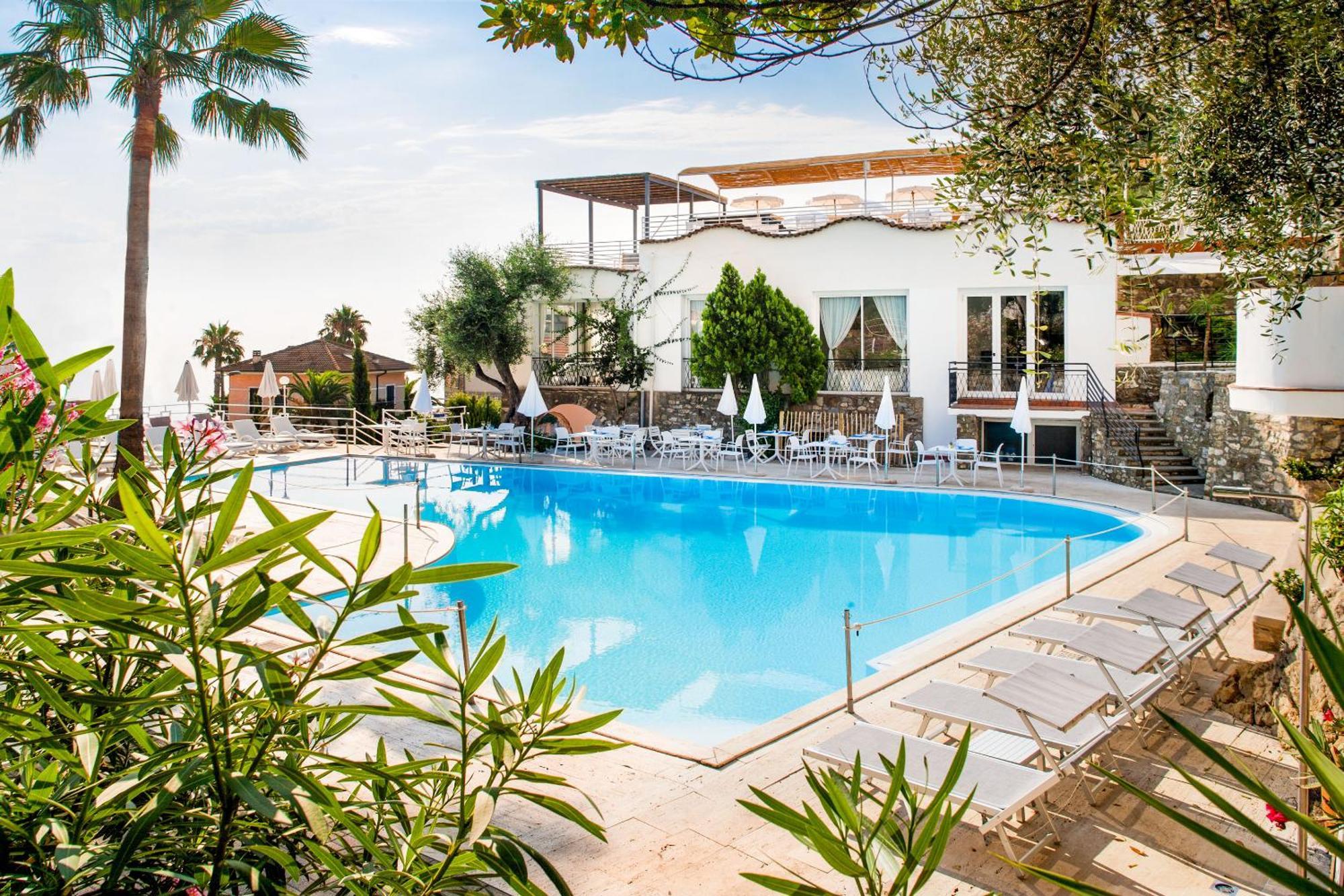 Hotel Moresco Диано-Марина Экстерьер фото